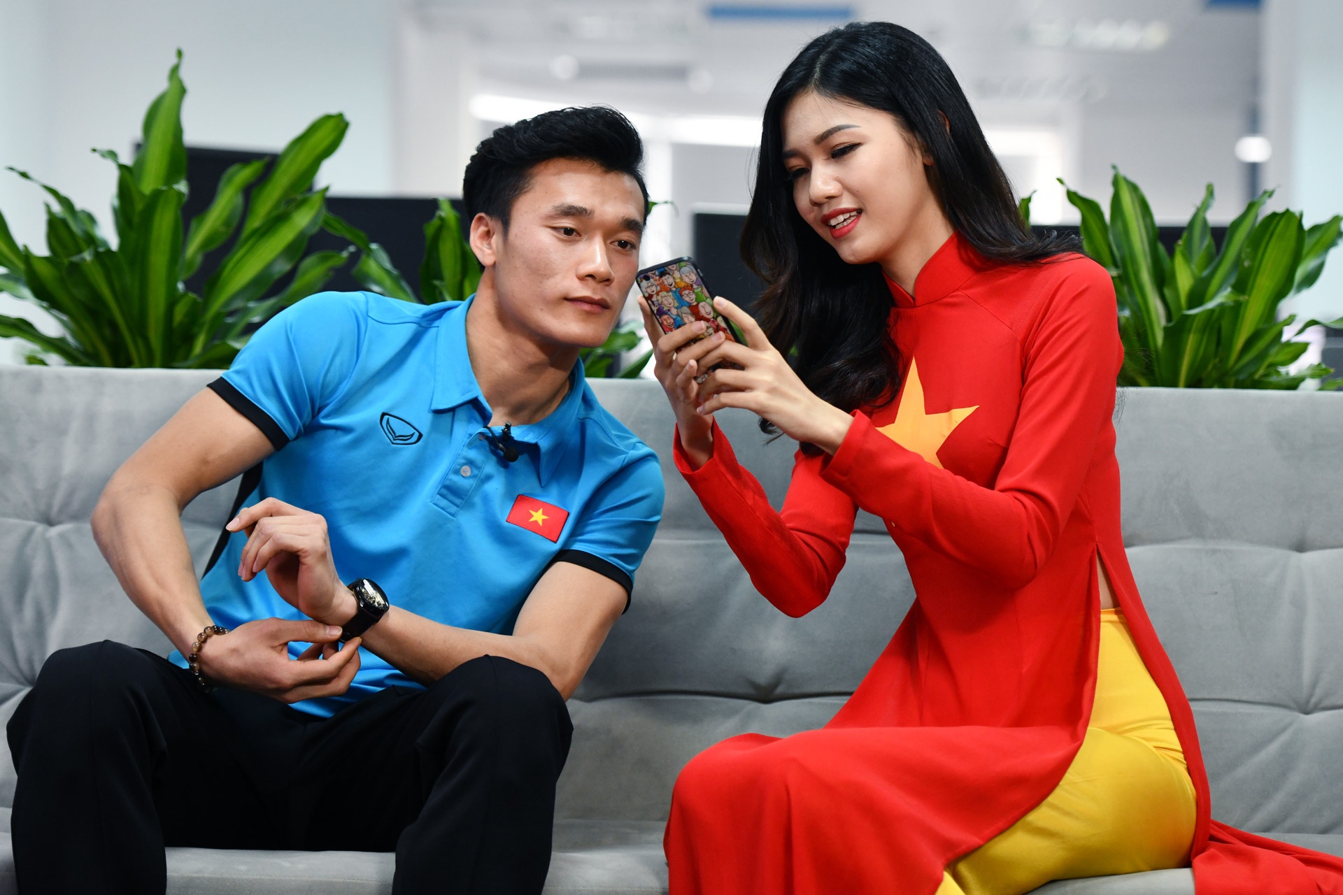 Mot status quang cao cua thu mon Tien Dung gia 2.500 USD sau giai U23? hinh anh