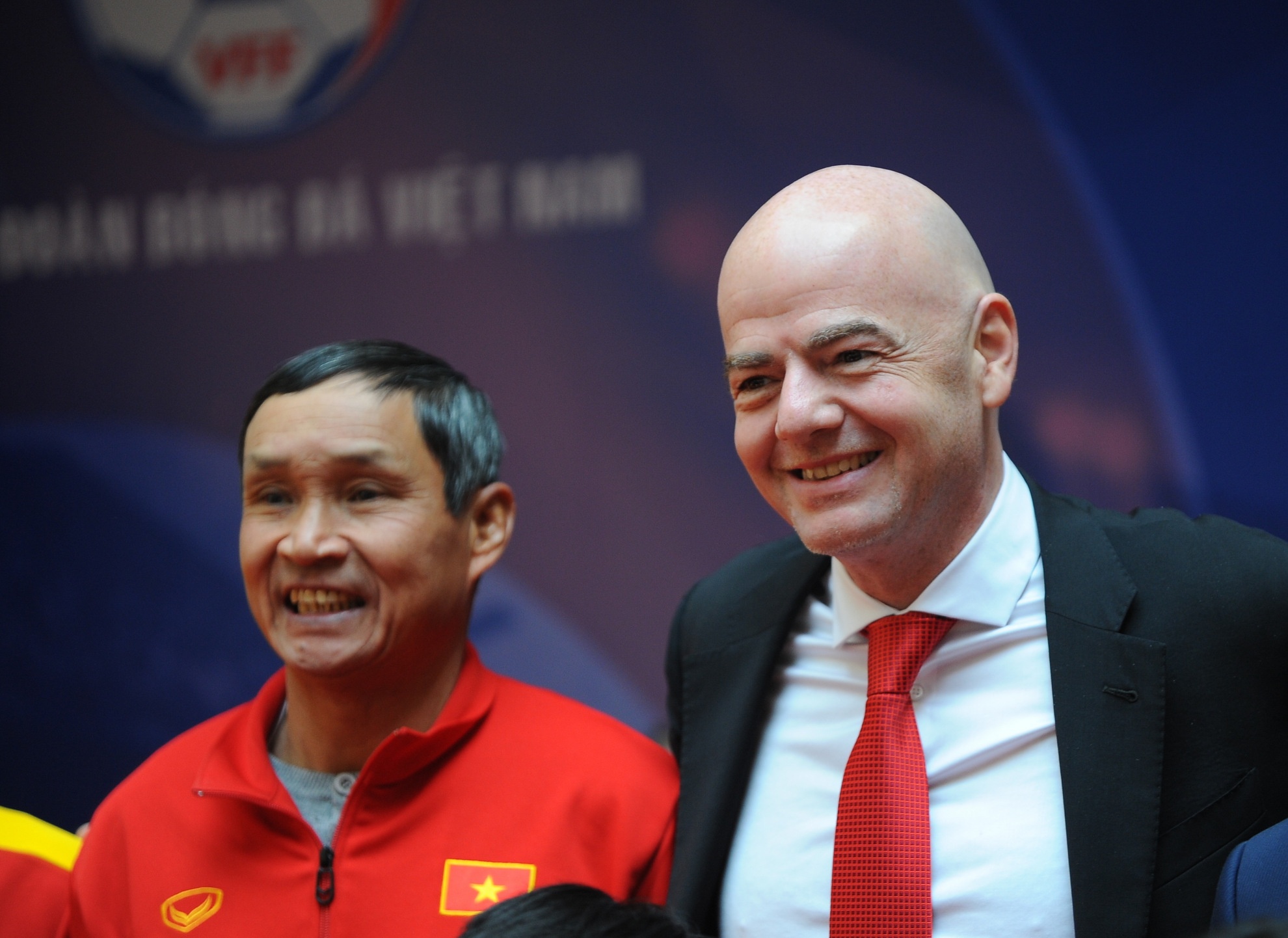 Doi tuyen nu va U23 Viet Nam chao don Chu tich FIFA Gianni Infantino hinh anh