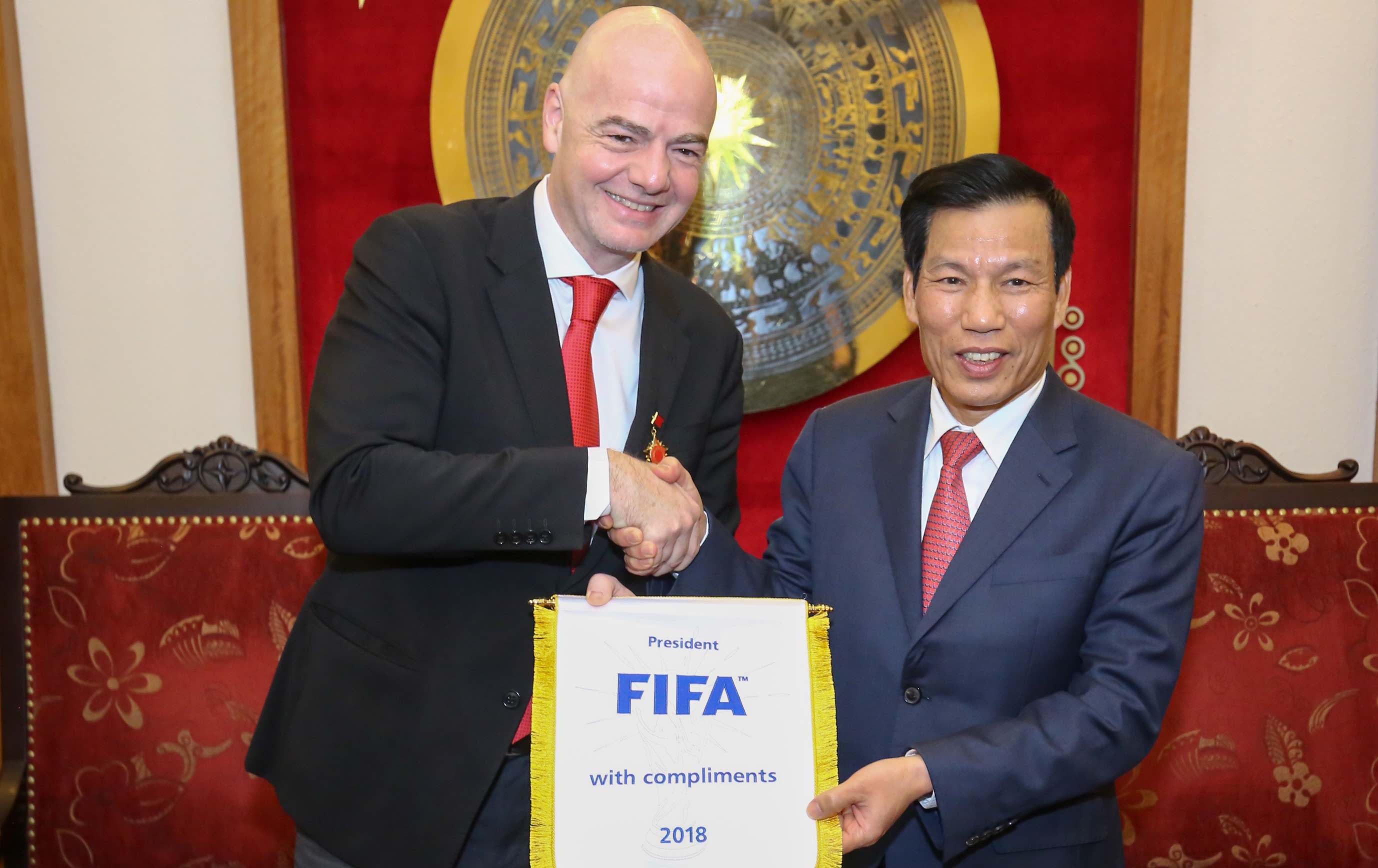Chu tich FIFA: 'Toi cam thay tu hao ve bong da Viet Nam' hinh anh