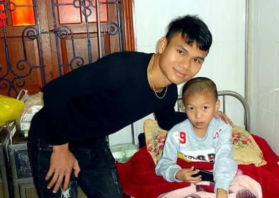 Ao dau Xuan Manh ban dau gia, anh 2