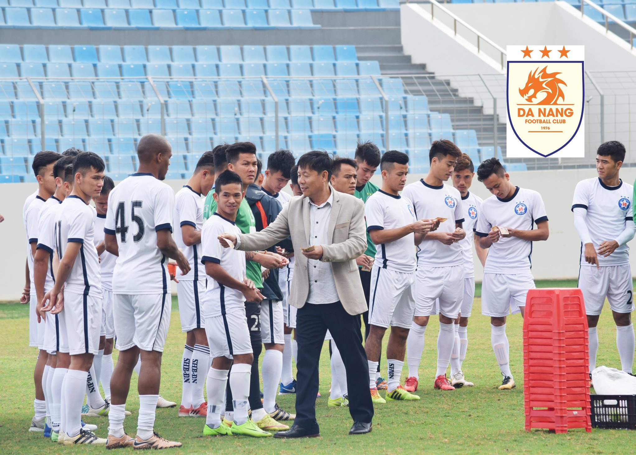 Van Thanh xong dat san Pleiku, anh 6