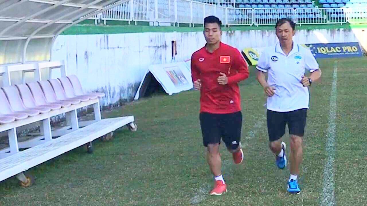 Van Thanh 'xong dat' san Pleiku hinh anh