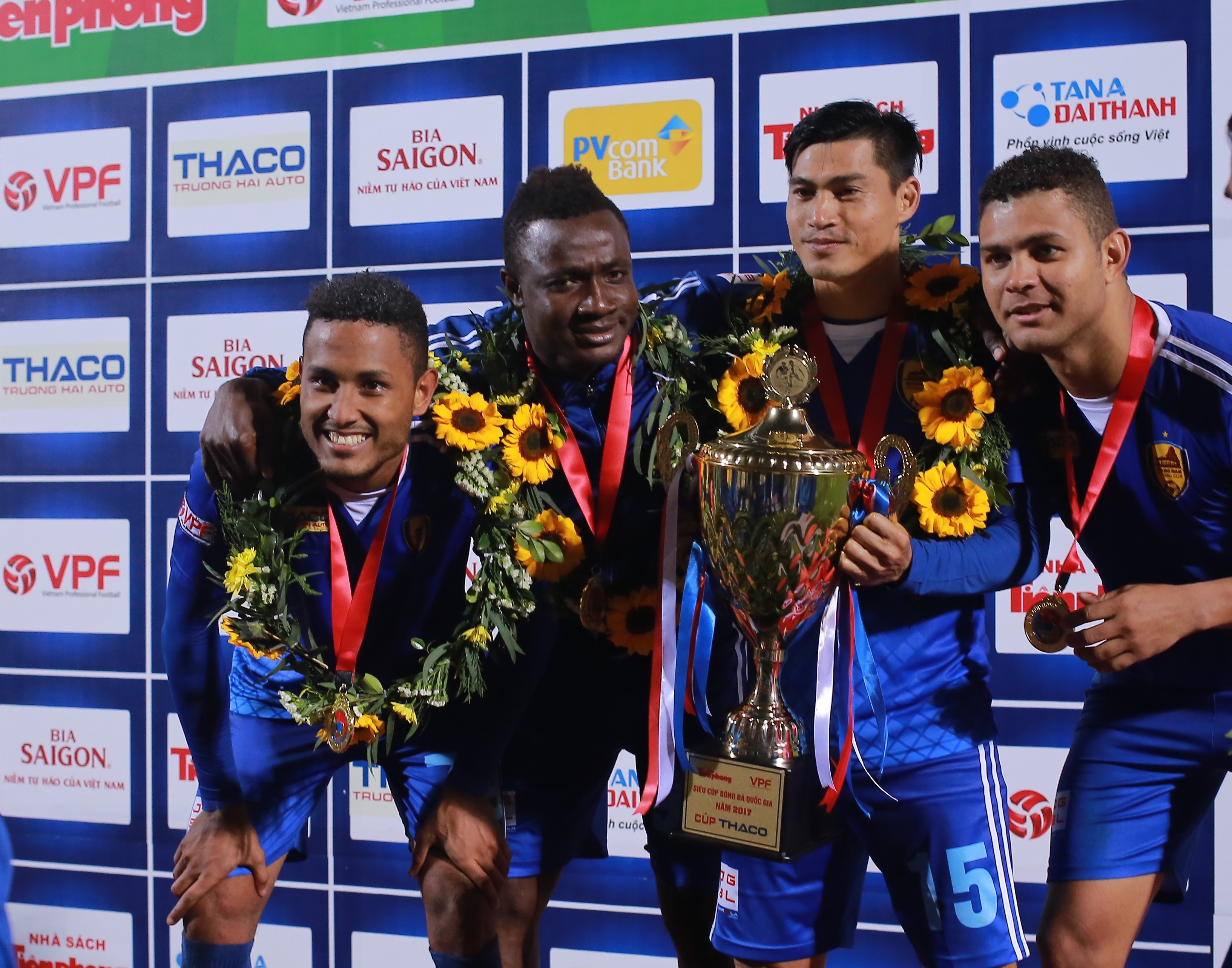 Nha vo dich sieu cup Viet Nam dat muc tieu thap o V.League 2018 hinh anh