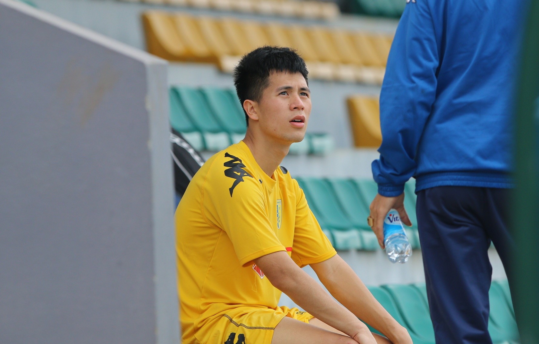 Cau thu U23 Viet Nam xin duoc 'xuong mat dat' hinh anh