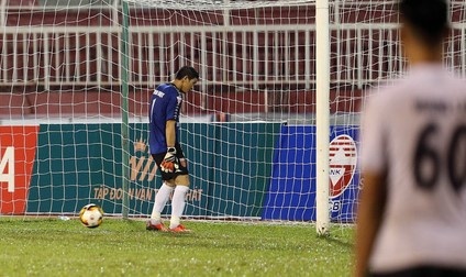 Thu mon quay lung khi bat penalty duoc VFF giam an phat hinh anh