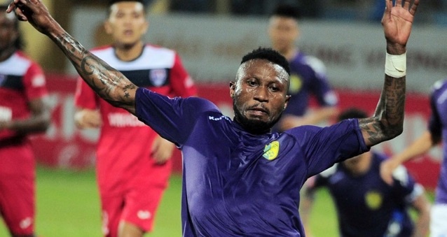 Samson tro lai V.League sau khi bi CLB Thai Lan thanh ly hop dong hinh anh