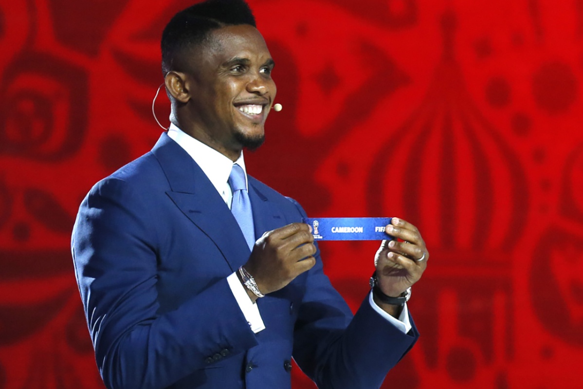 Eto'o vay tien tu chinh phu, bi chi trich la ke khong dang tin hinh anh