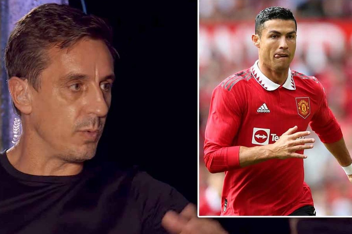 Gary Neville muon Ronaldo o lai Premier League hinh anh