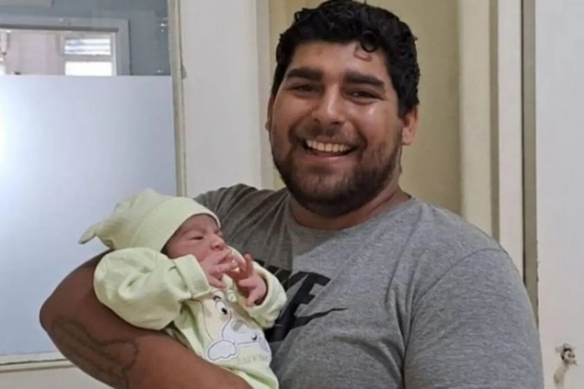 Be trai Lionel Angel sinh ra ngay sau khi Argentina vo dich hinh anh