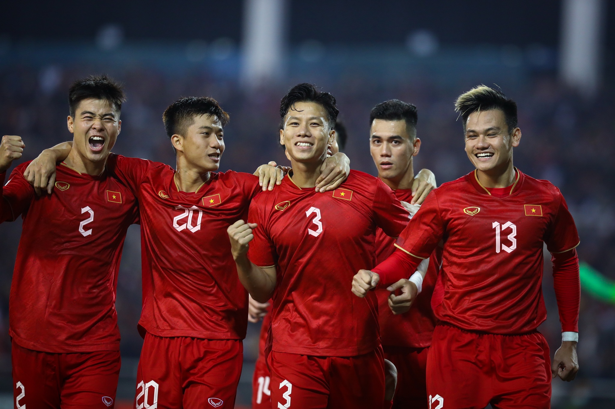 Bao Han Quoc: 'Tuyen Viet Nam dang cap cao hon Malaysia' hinh anh