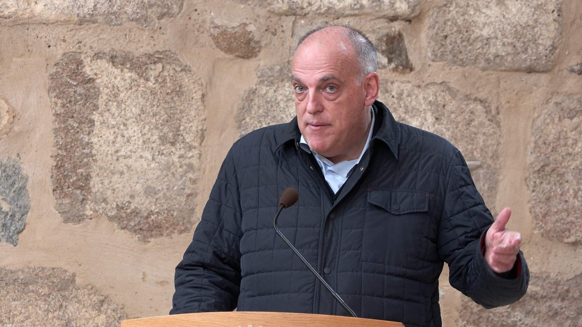 La Liga chi trich Premier League gian lan tai chinh hinh anh