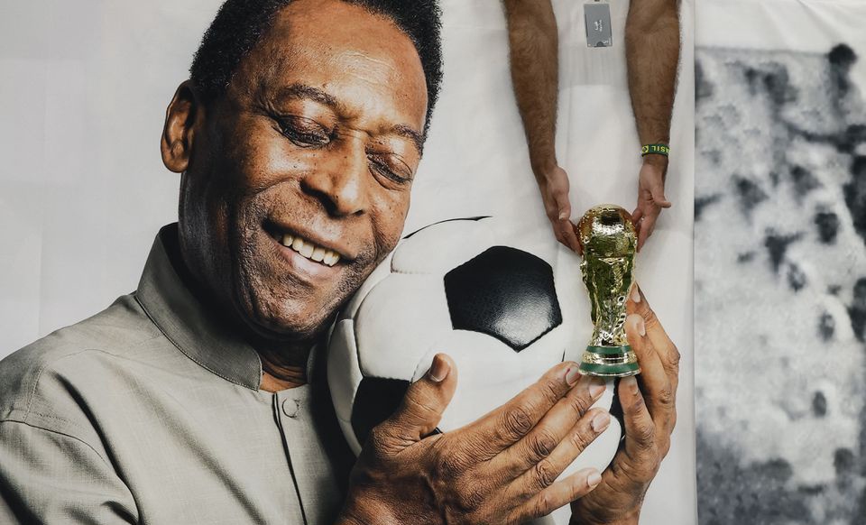 Quoc gia dau tien tren the gioi doi ten san van dong vi Pele hinh anh