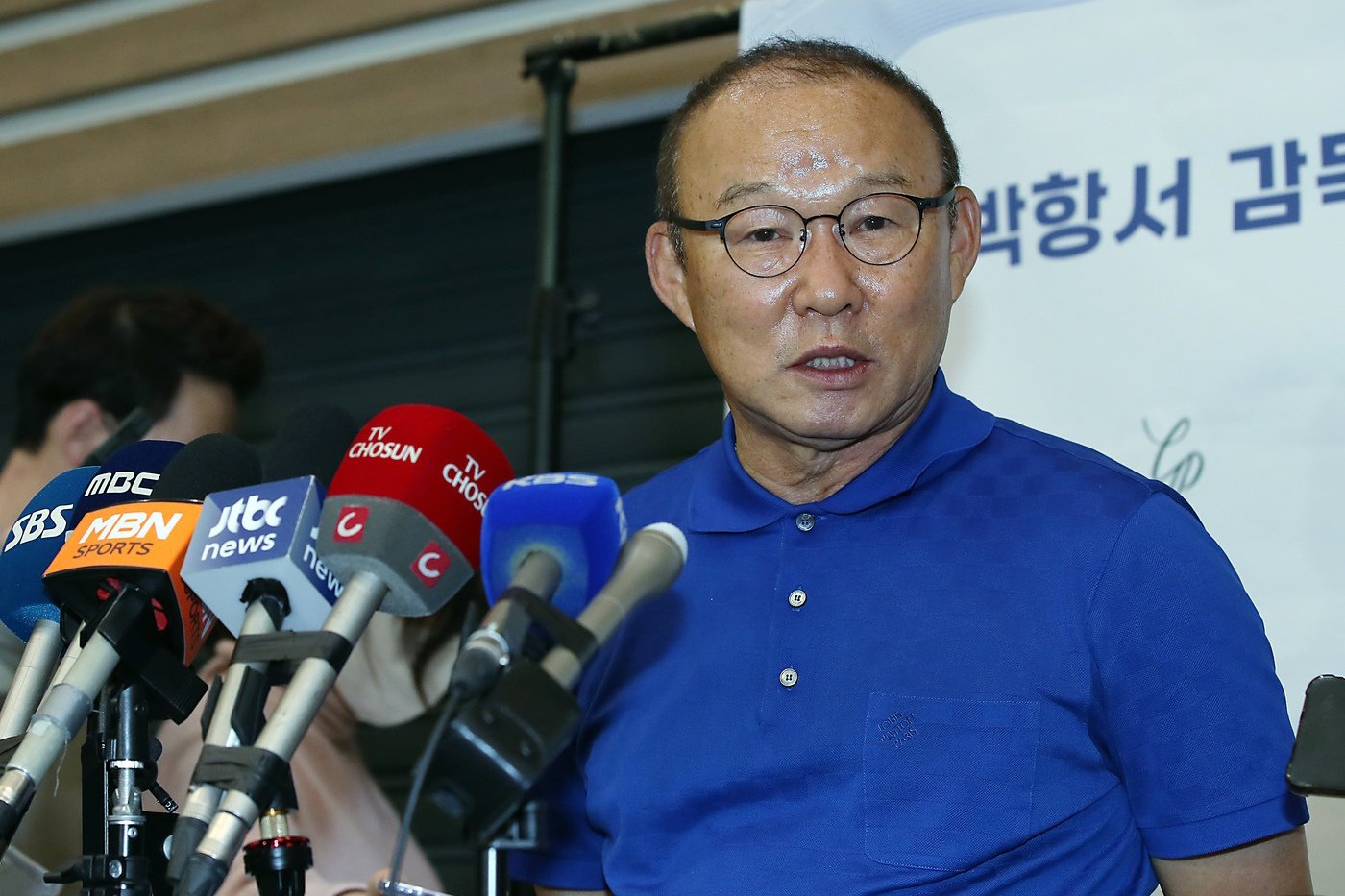 Thay Park: 'Cau thu Viet Nam ngai sang Han Quoc thi dau' hinh anh