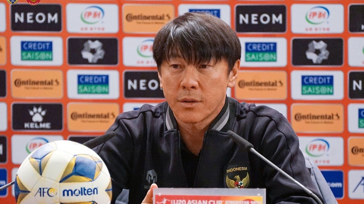 Shin Tae-yong hoi thuc Indonesia moi nha vo dich World Cup da giao huu hinh anh