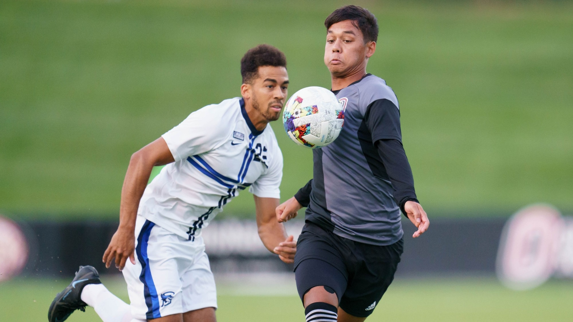 U22 Lao goi 3 cau thu tu nuoc ngoai ve chuan bi cho SEA Games 32 hinh anh