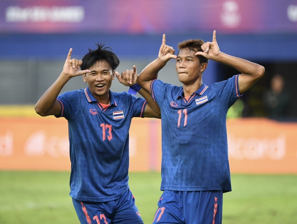 Bao Dong Nam A: 'U22 Thai Lan day cach choi bong cho Malaysia' hinh anh