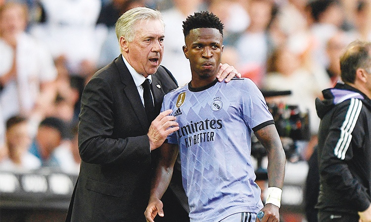 Ancelotti, Florentino Perez va Simeone benh vuc Vinicius hinh anh
