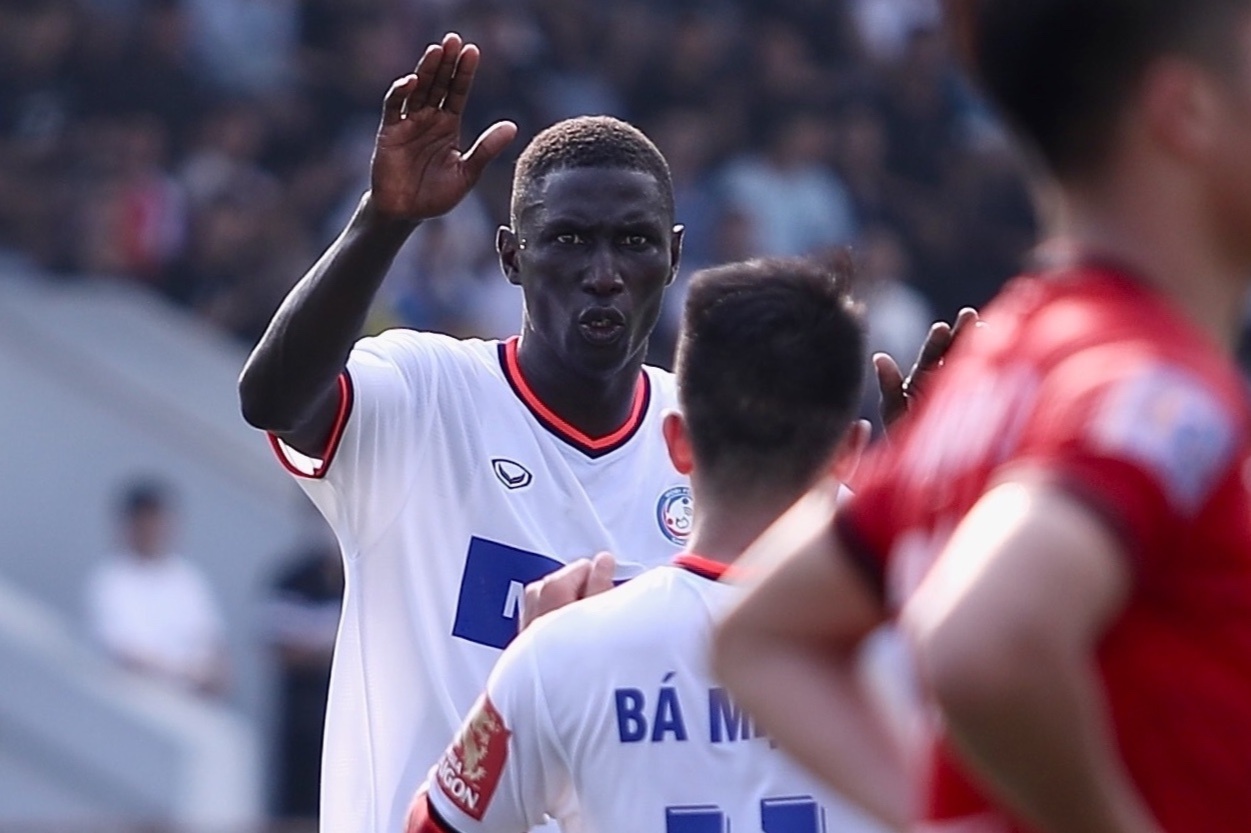 Ngoi sao tung du Champions League da phui o Viet Nam hinh anh