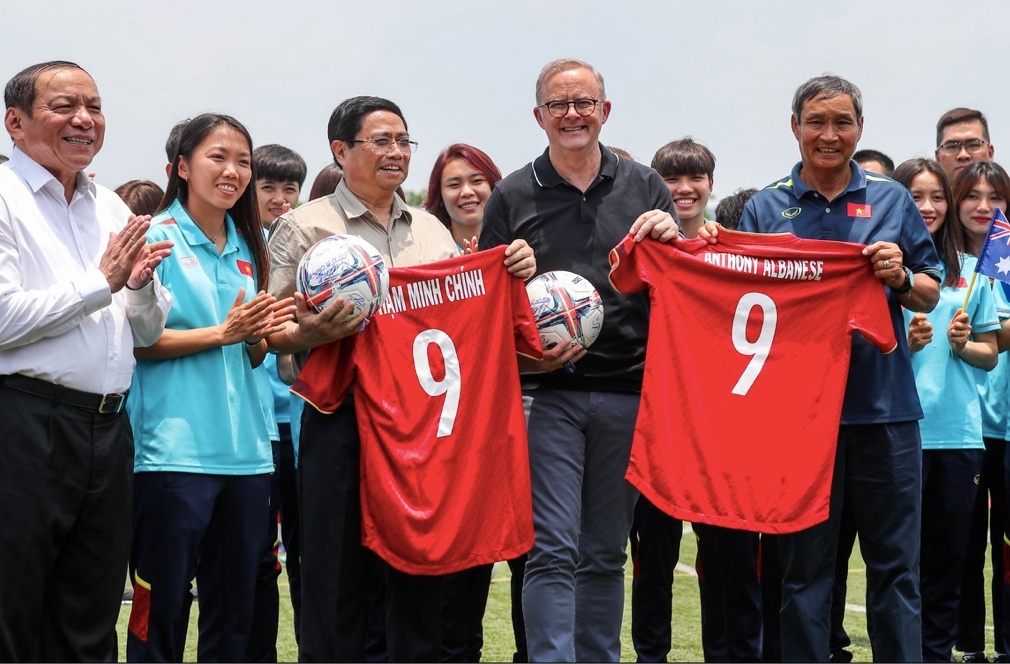 Thu tuong Pham Minh Chinh va Thu tuong Australia gap tuyen nu Viet Nam hinh anh