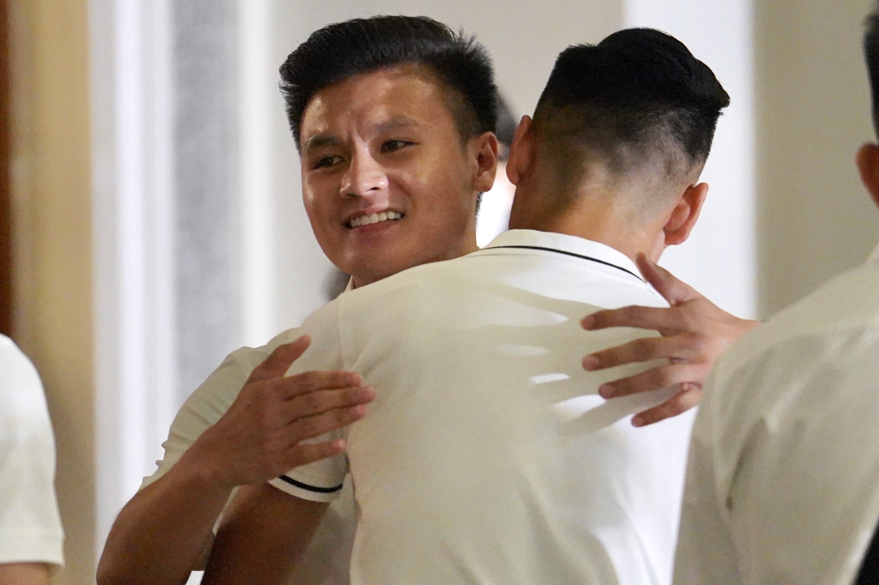 HLV CLB CAHN: Con som de xep vi tri cho Quang Hai hinh anh