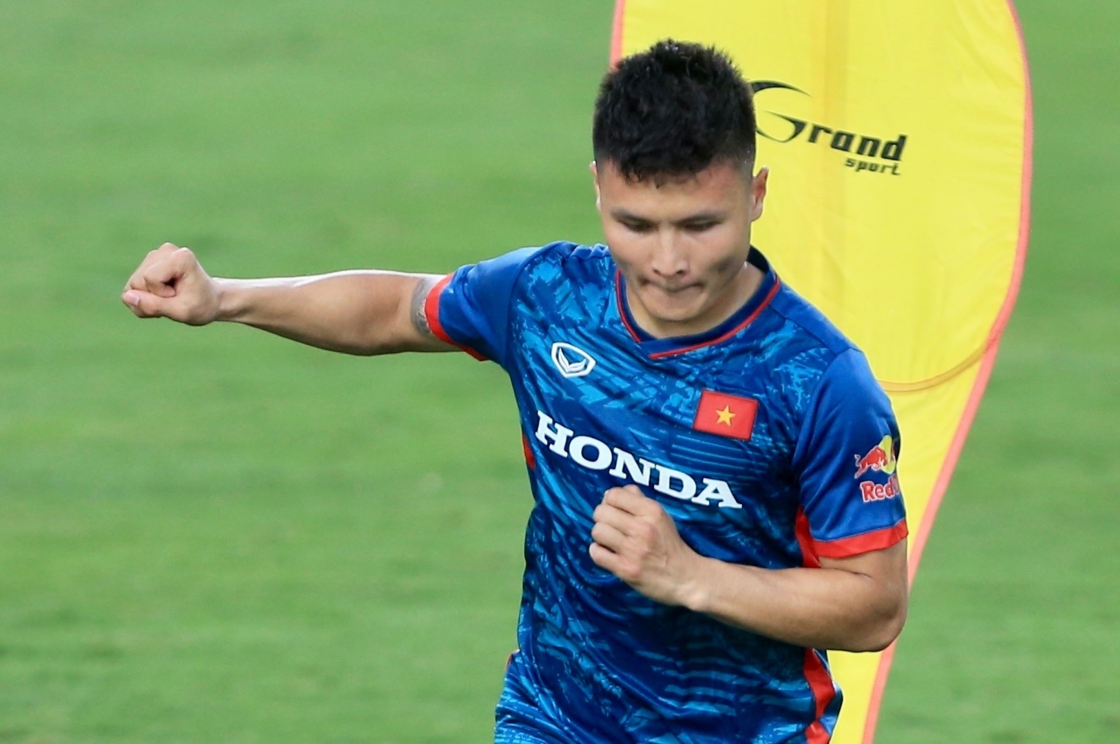 Quang Hai tap buoi dau tien voi HLV Troussier hinh anh