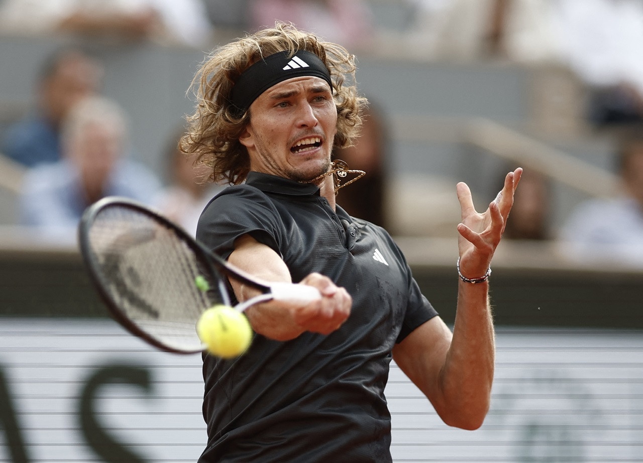 Zverev lan thu ba lien tiep vao ban ket Roland Garros hinh anh