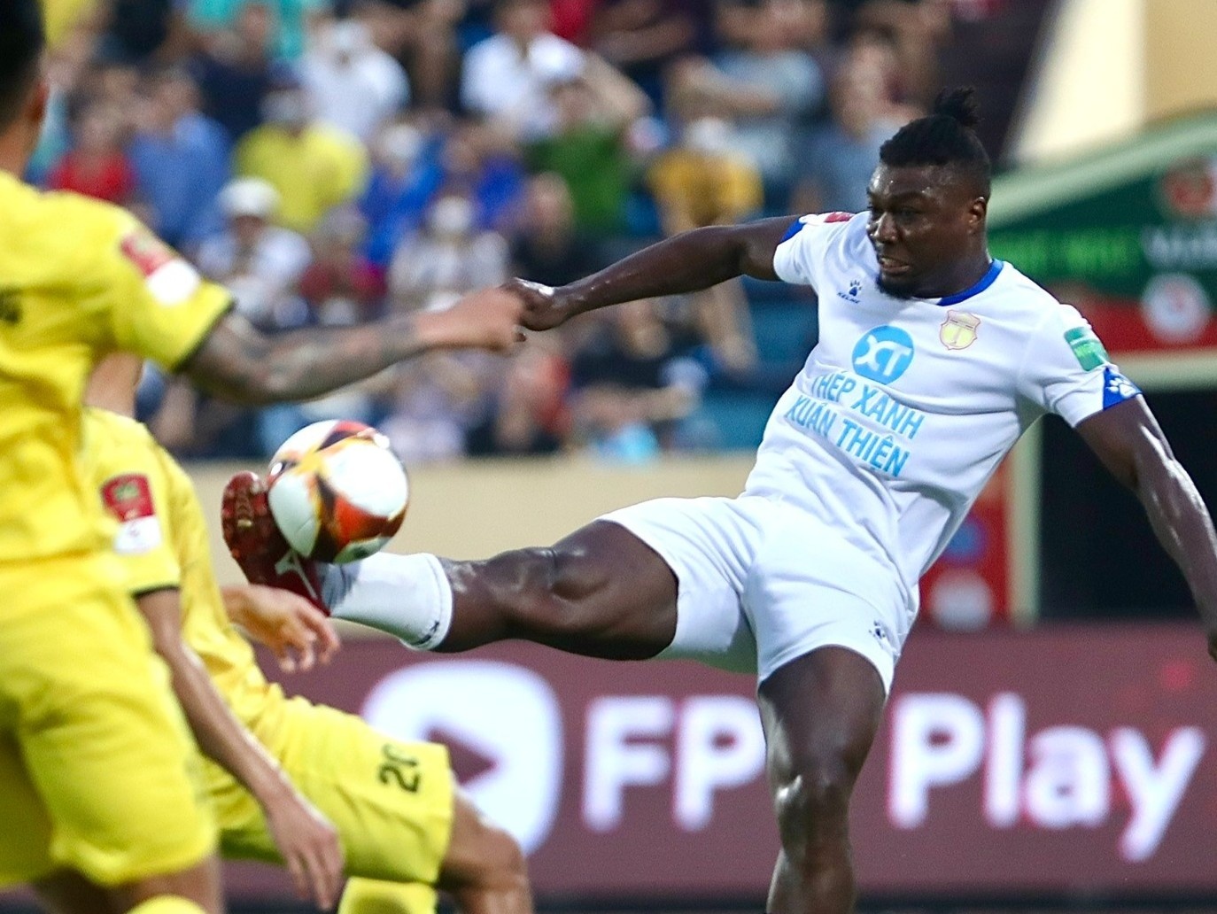 CLB Nam Dinh thanh ly hai ngoai binh hinh anh