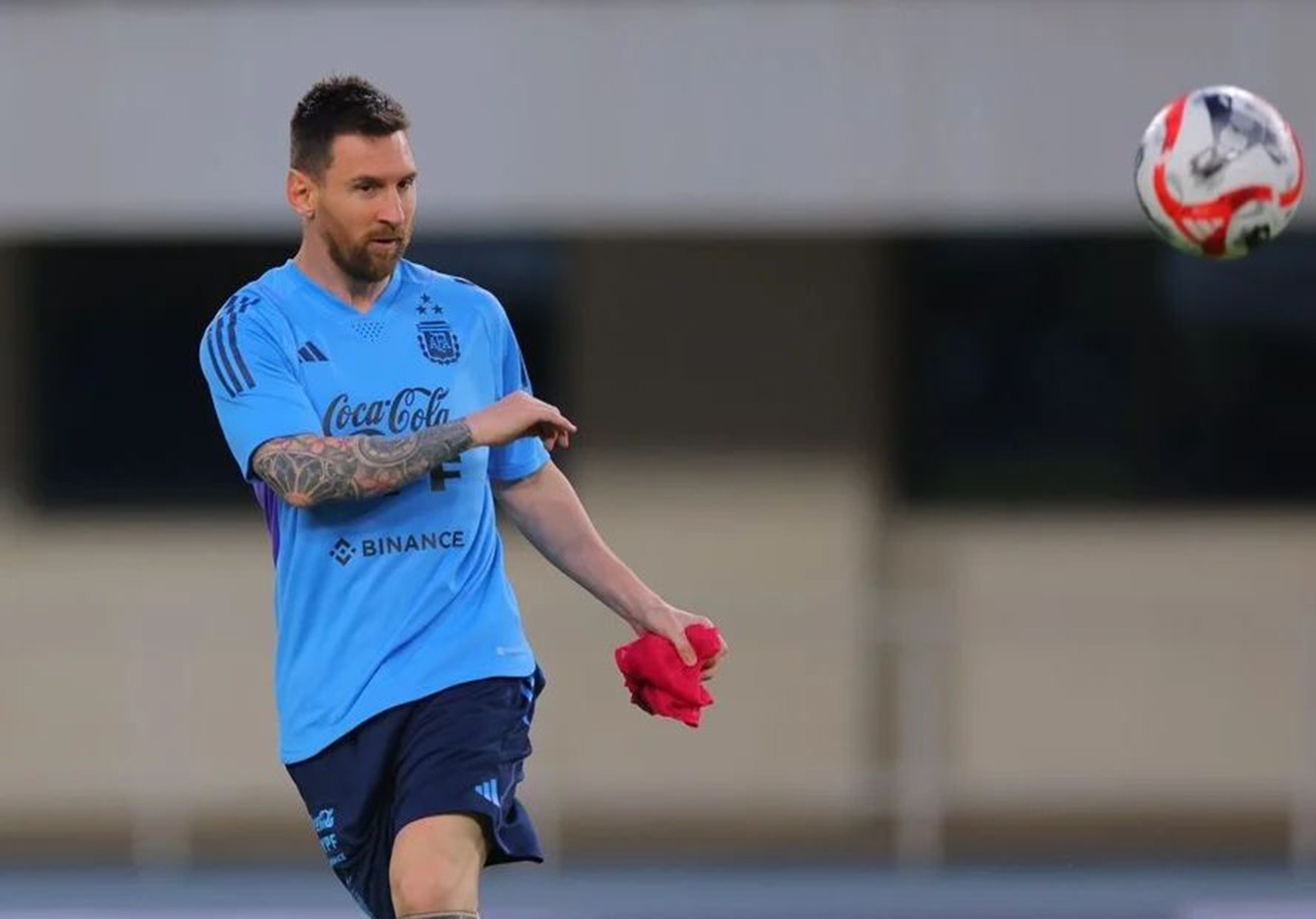 CDV Indonesia mong Messi thi dau hinh anh