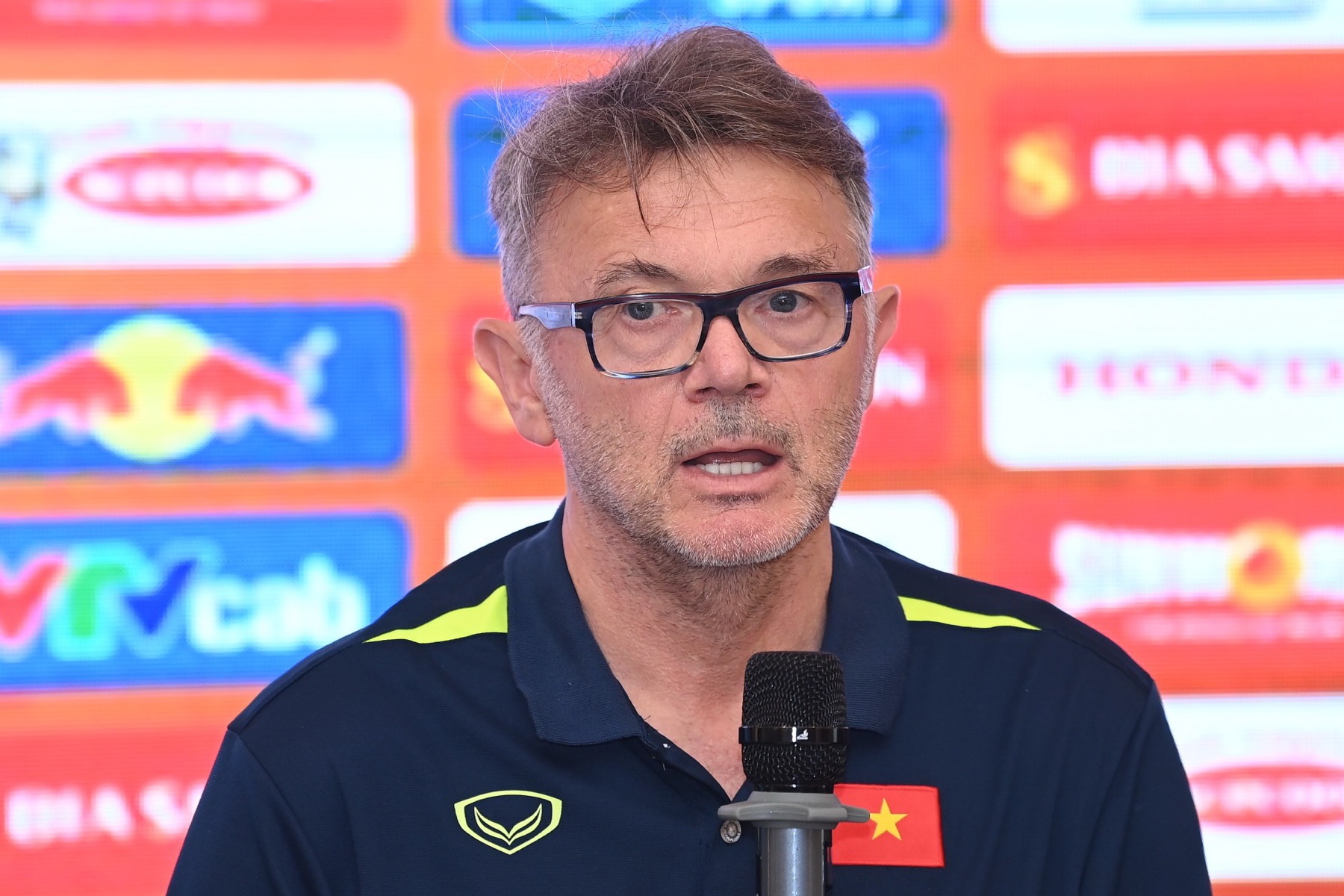 HLV Troussier: Tuyen thu Viet Nam khong hieu y nhau la binh thuong hinh anh