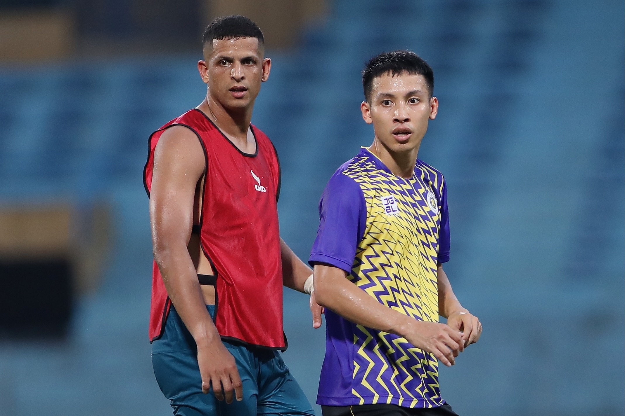 Hung Dung, Thanh Chung tro lai trong tran hoa CLB Da Nang hinh anh