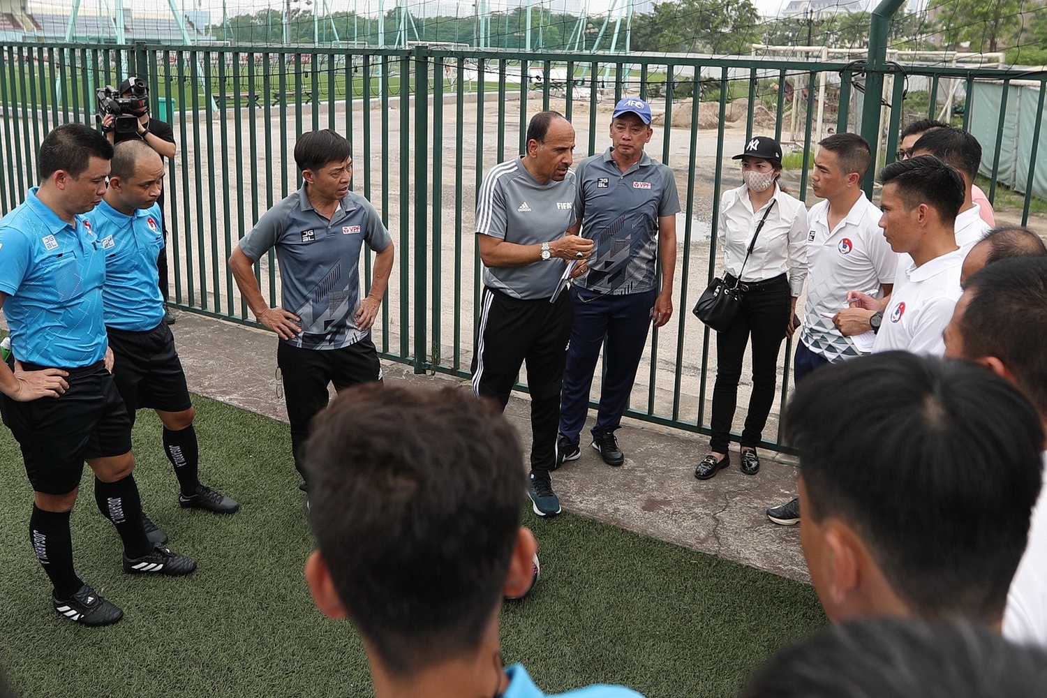 FIFA khen trong tai Viet Nam hoc VAR nhanh hinh anh