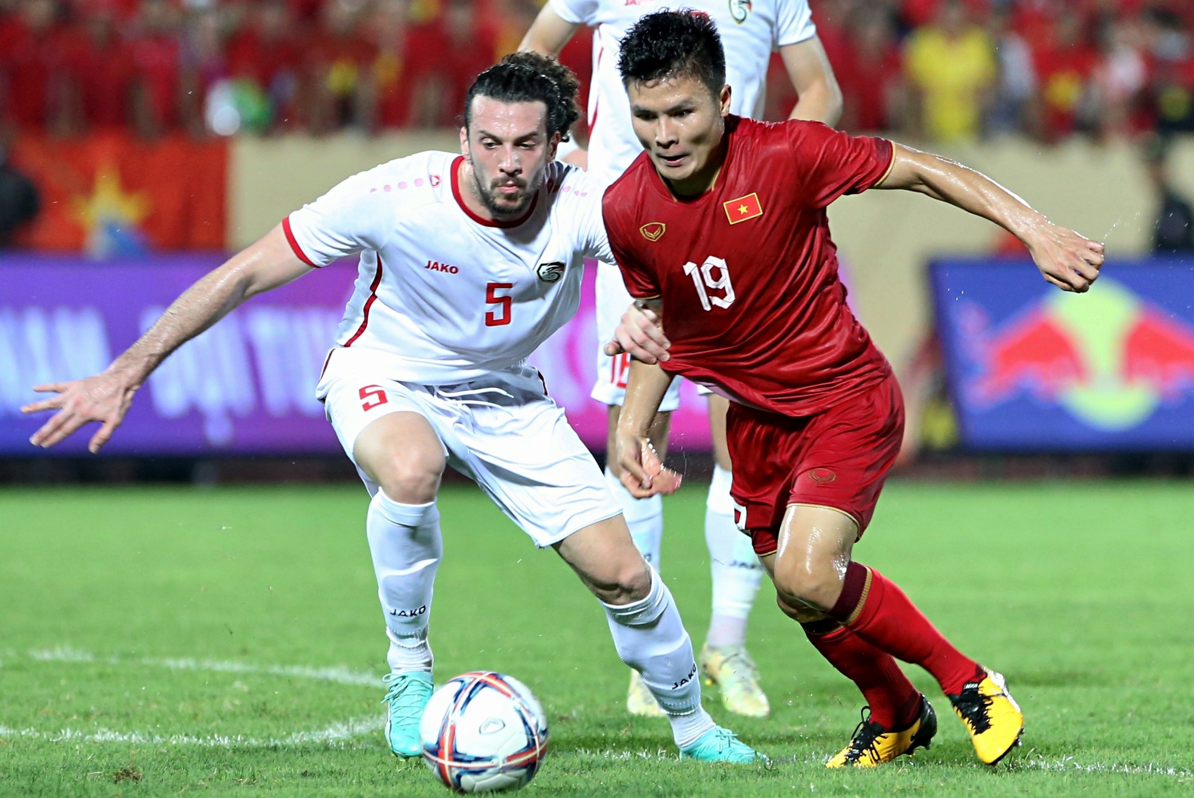 Quang Hai tu cham ban than 5 diem truoc Syria hinh anh