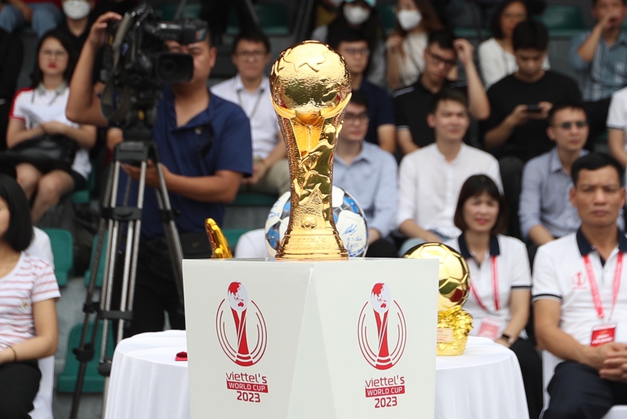 Giai 'World Cup' dac biet cua dan van phong hinh anh