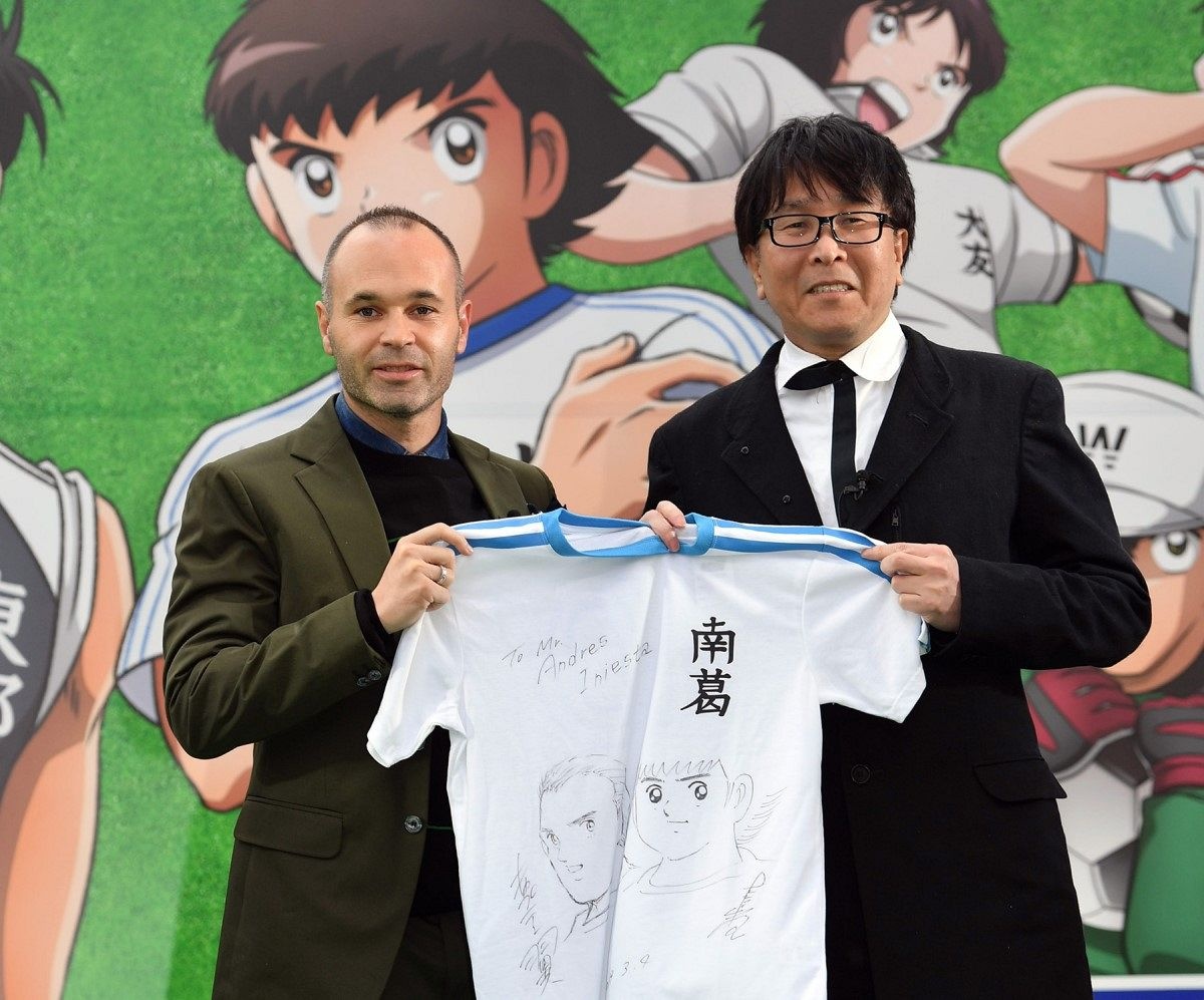 Tac gia Captain Tsubasa duoc vinh danh giong HLV Troussier hinh anh