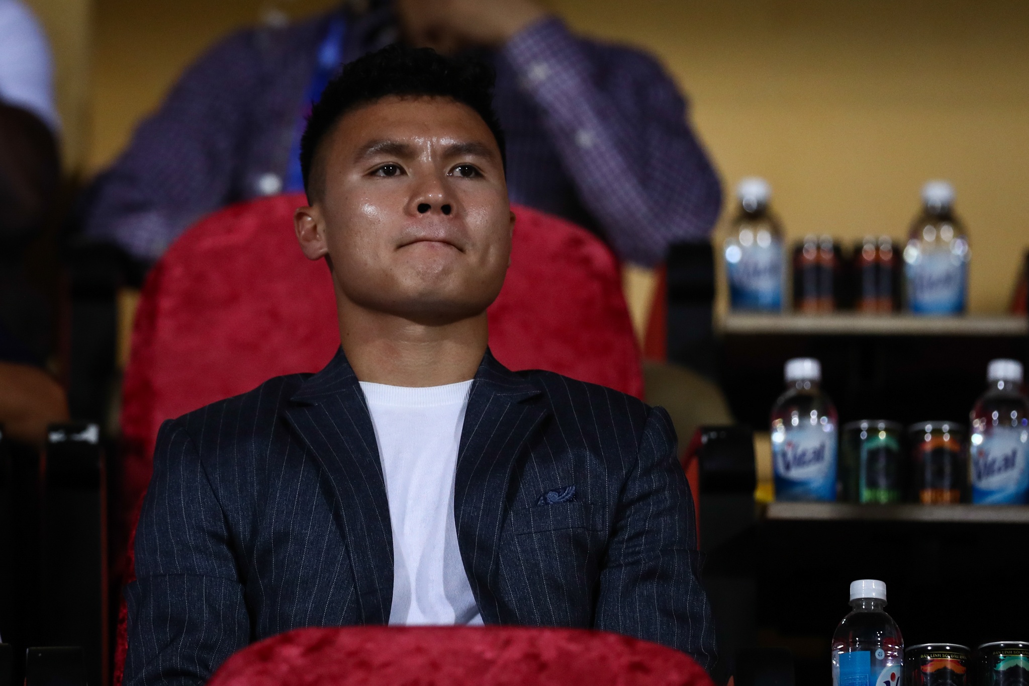 Quang Hai mac vest anh 3