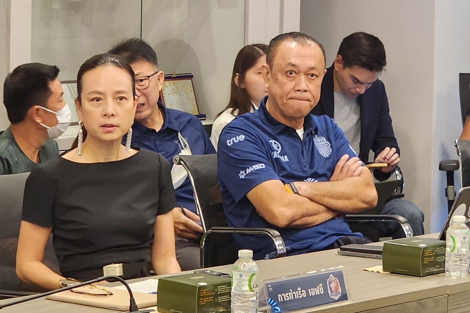 16 CLB Thai Lan soc vi ban quyen truyen hinh sut gia the tham hinh anh