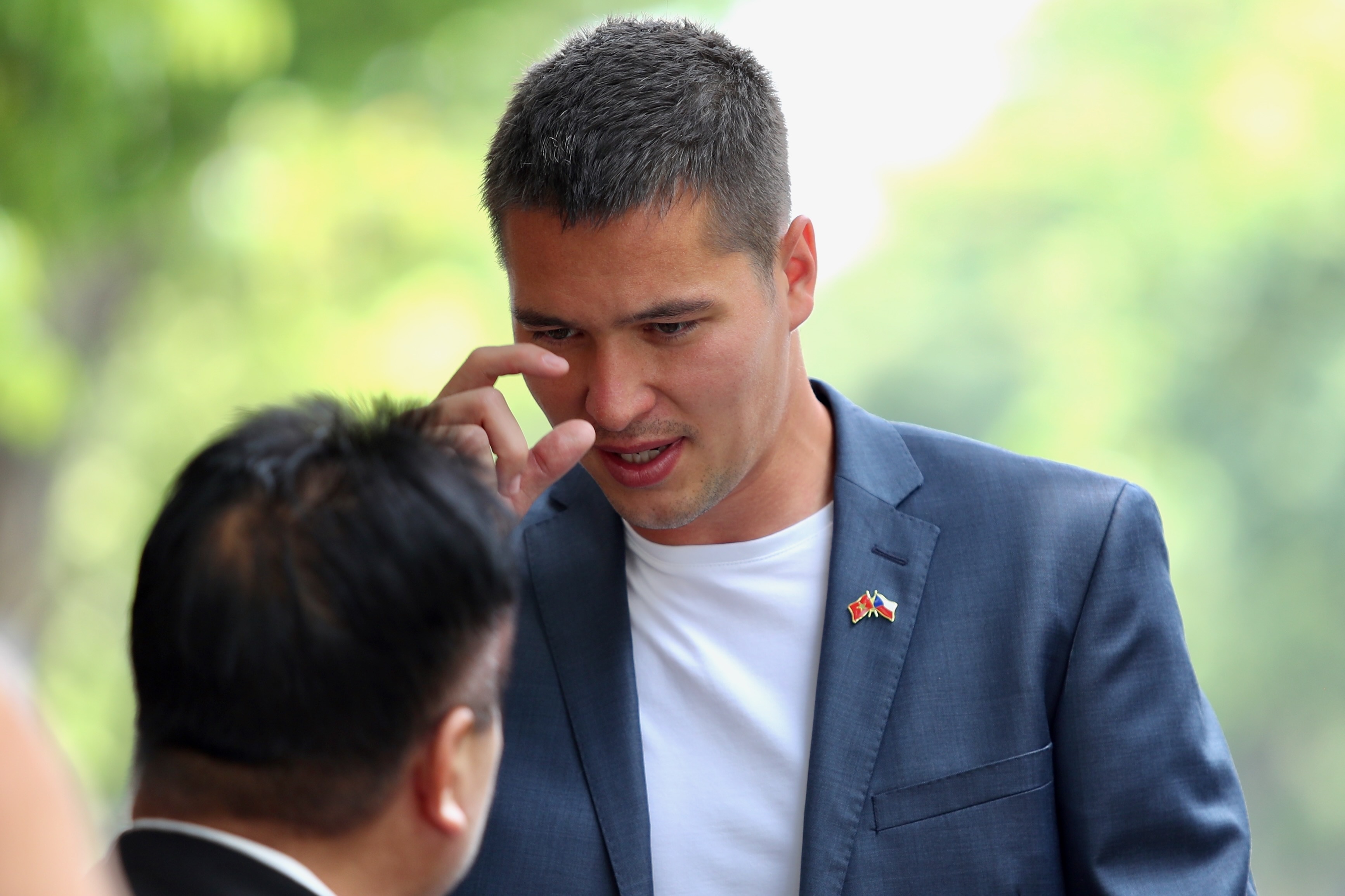 Khi Van Lam phai bat an vi Filip Nguyen hinh anh