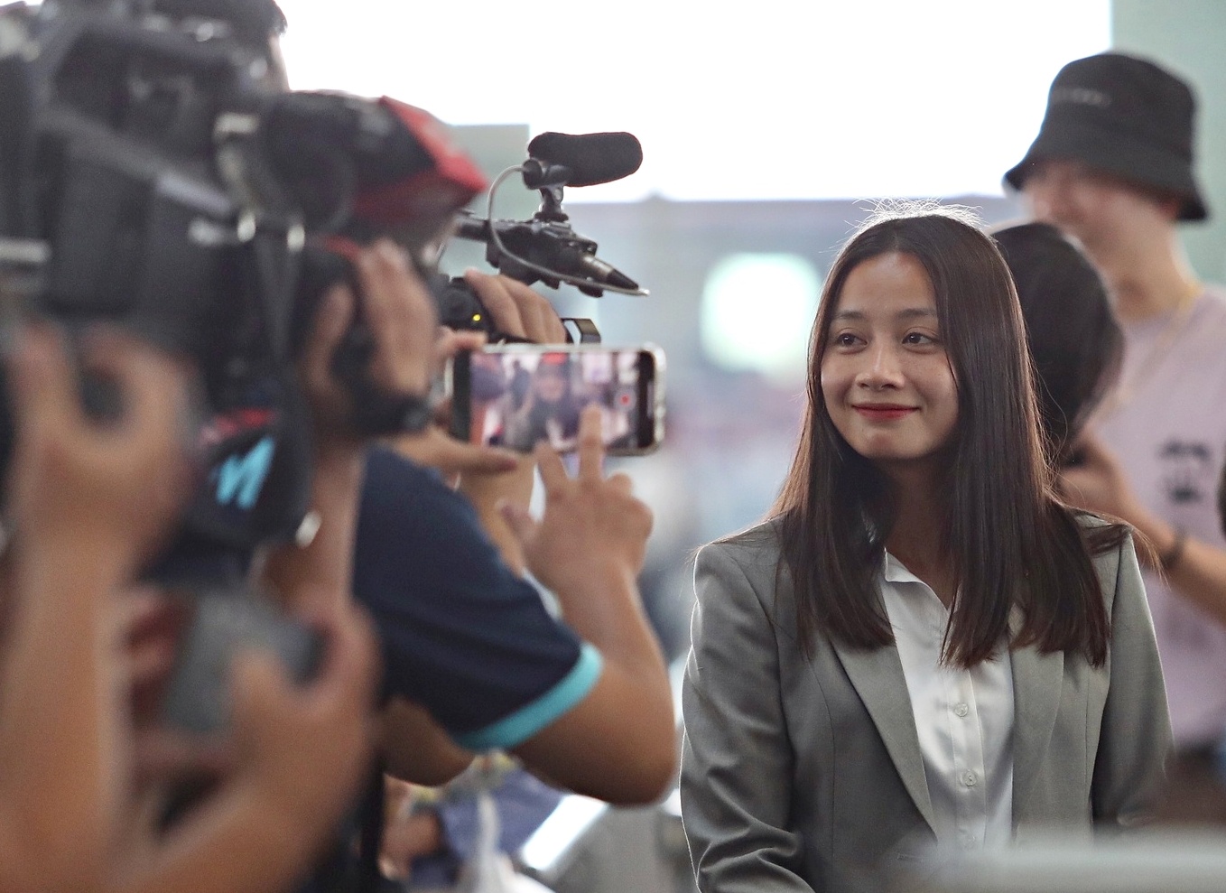 Tuyen nu Viet Nam duoc san don truoc gio di New Zealand hinh anh