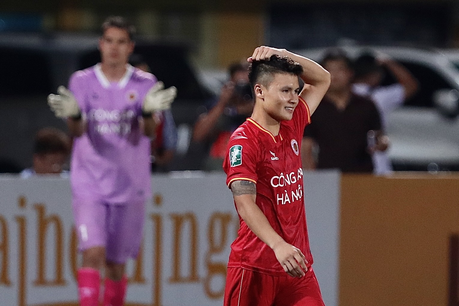 Quang Hai cuoi than nhien sau khi da hong luan luu hinh anh