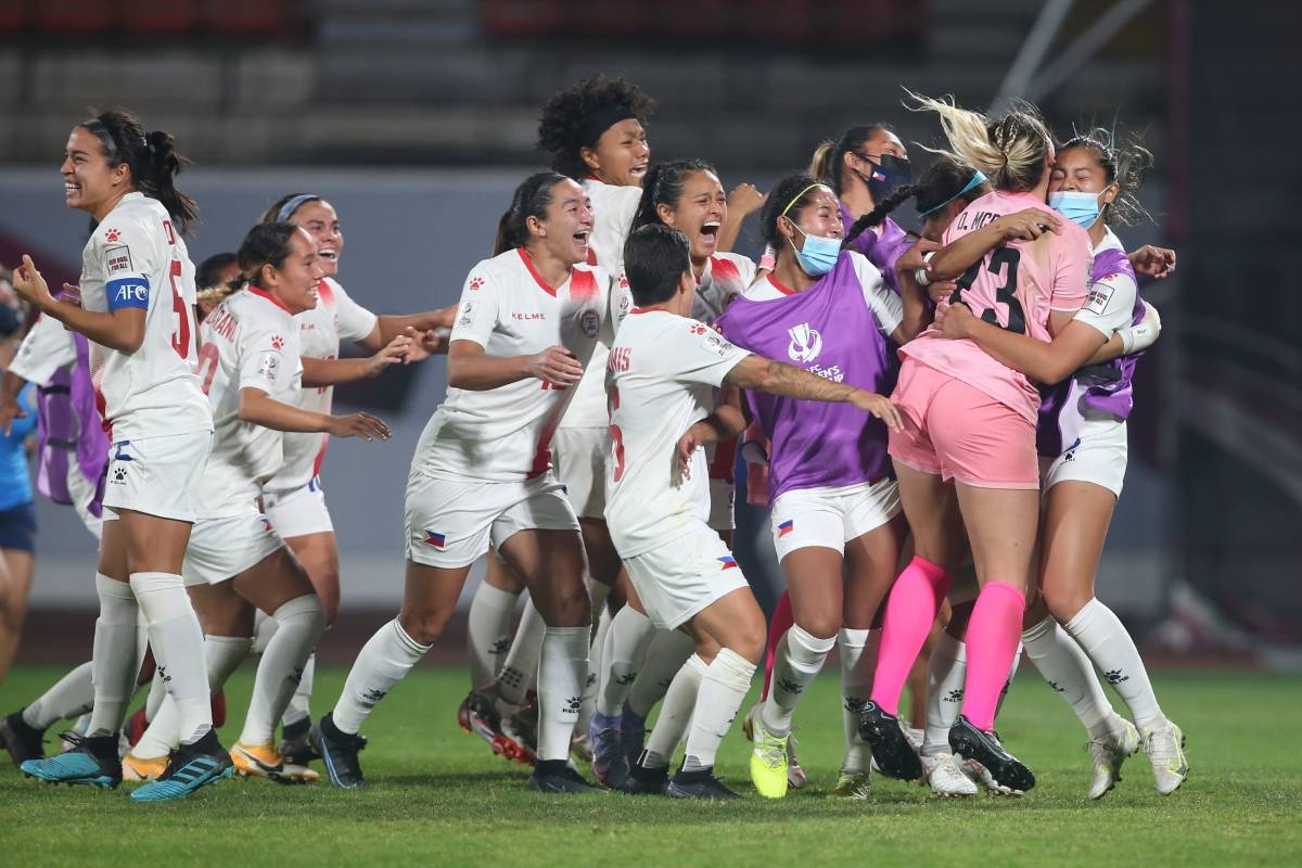 DT nu Philippines mang 18 cau thu choi bong o nuoc ngoai du World Cup hinh anh