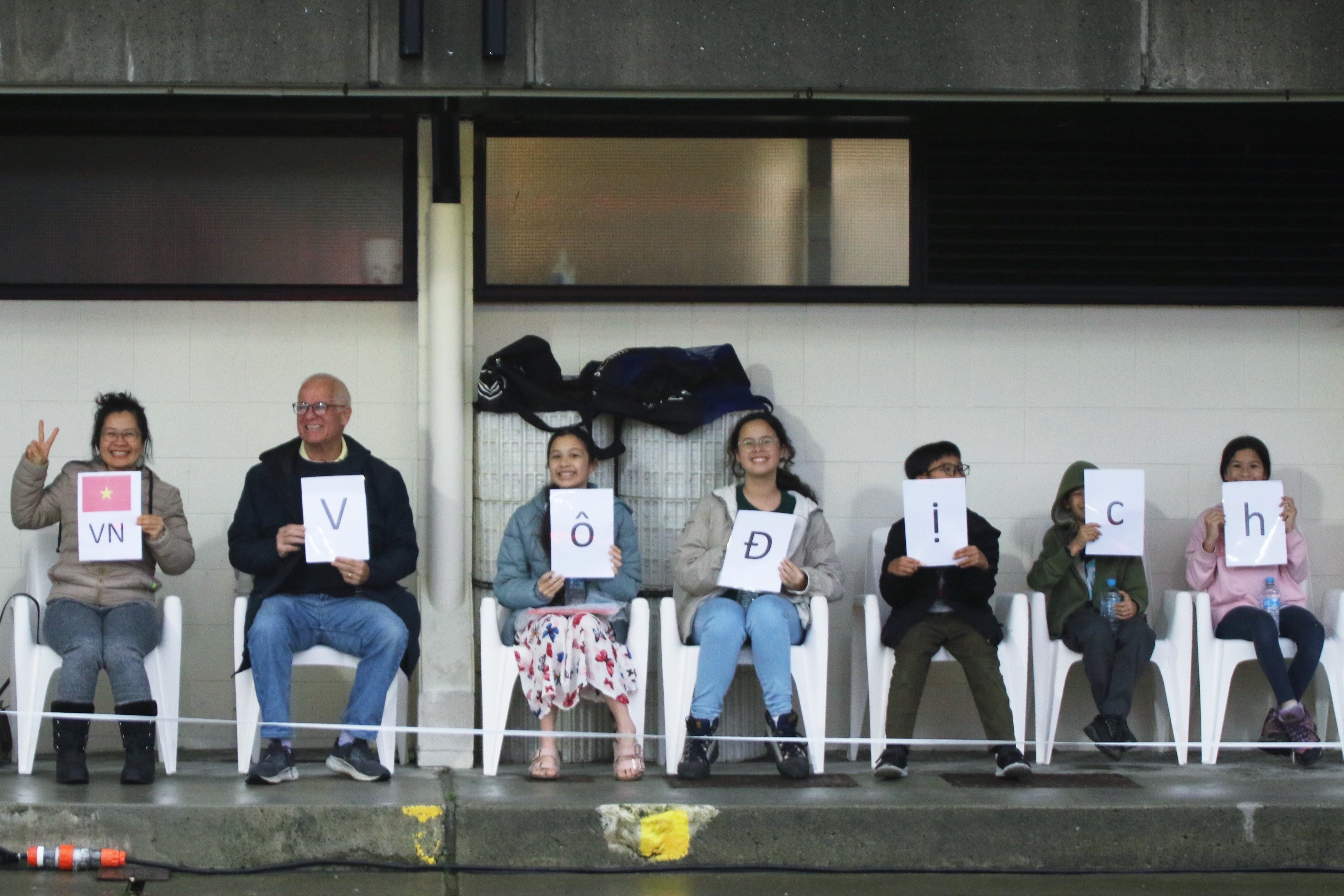 Nguoi ham mo doi mua xem buoi tap cua tuyen nu Viet Nam  hinh anh