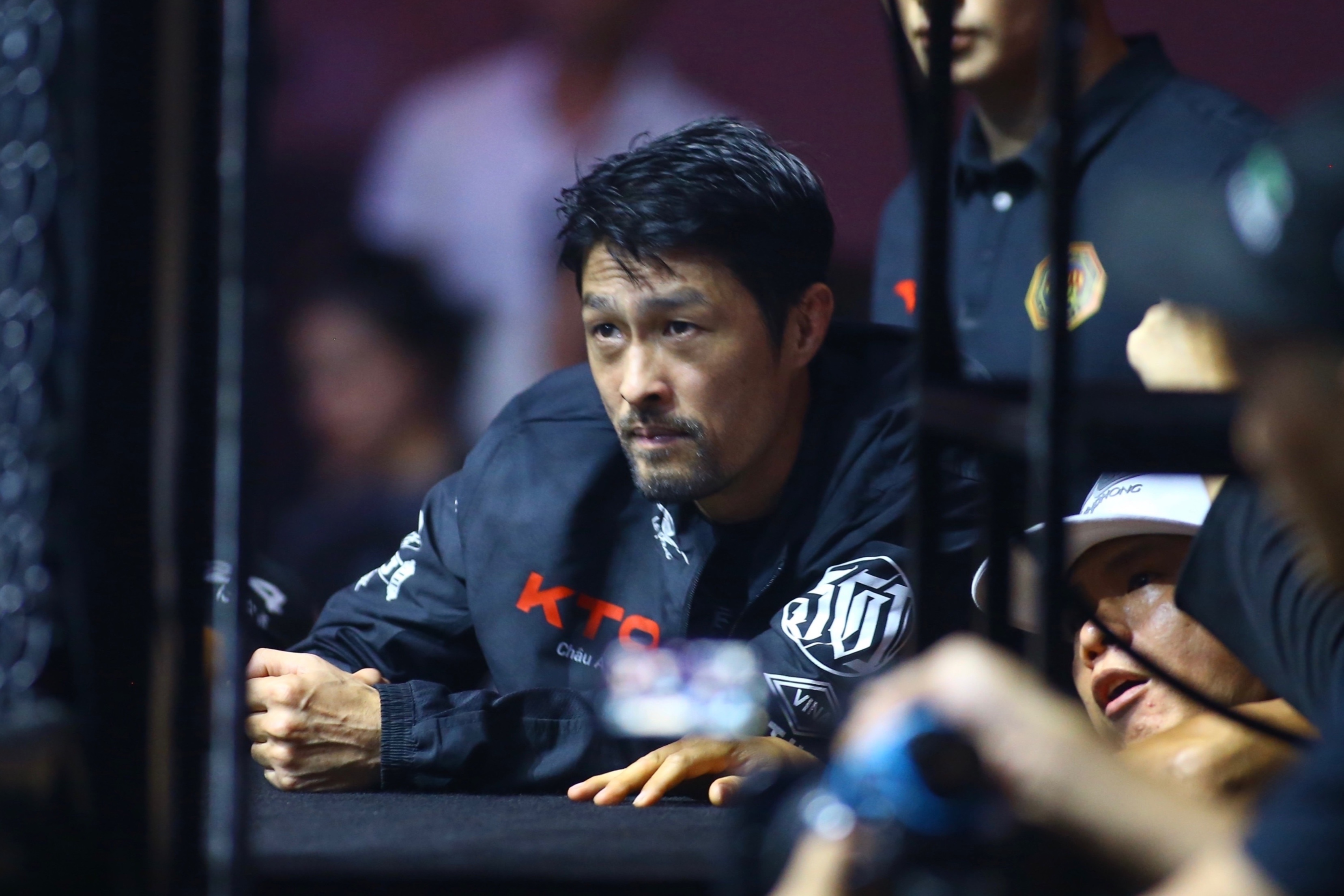 Cam xuc cua Johnny Tri Nguyen trong ngay 3 hoc tro deu thua hinh anh