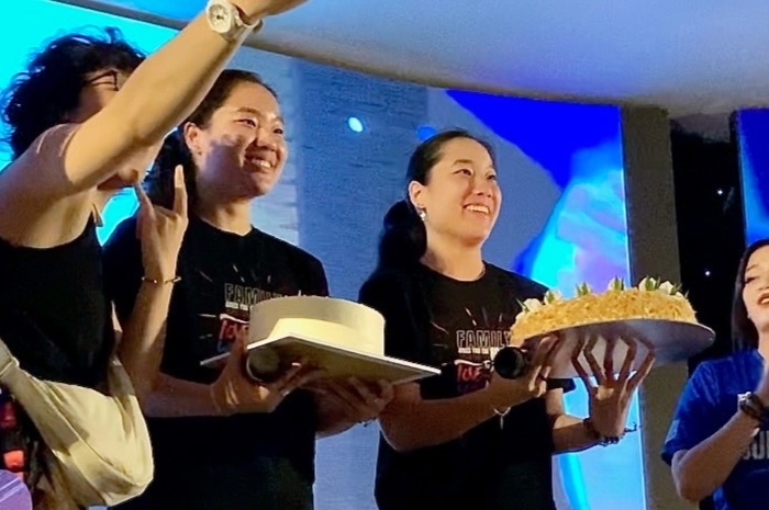 Cap song sinh bong ro Viet kieu thich an bun dau mam tom hinh anh