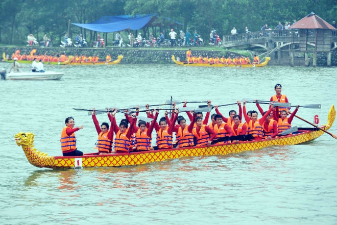 Soi dong giai dua thuyen truyen thong tai Hai Duong hinh anh