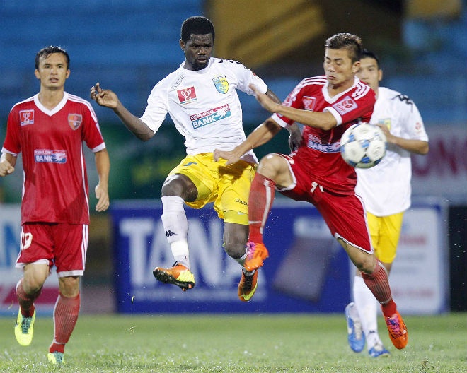 Tung ra sân đội hình mạnh nhất nhưng Hà Nội T&T không thể vượt qua được xe bus 2 tầng của đối thủ.