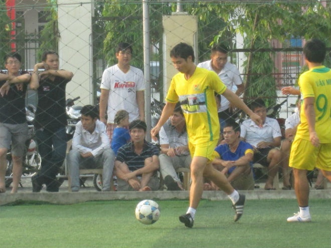 Quoc Vuong thanh ngoi sao bong phui hinh anh