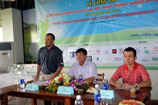 Thuong 400 trieu dong cho cu hole-in-one o giai golf Ha Noi hinh anh