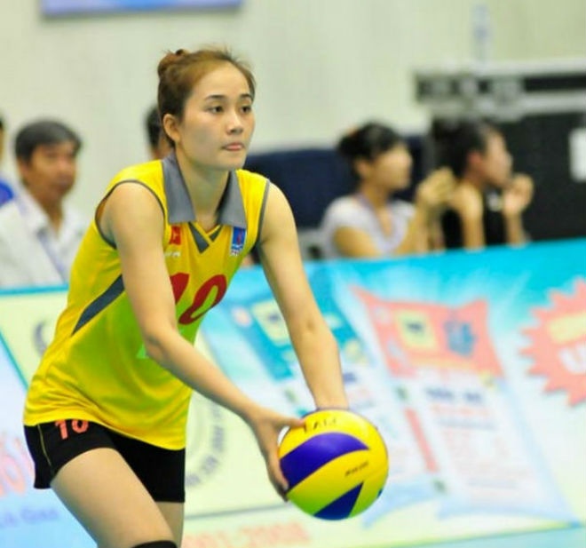 Hoa khoi bong chuyen Linh Chi toa sang ruc ro hinh anh