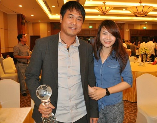 Ngoài sân cỏ Hữu Thắng có khá nhiều fan.