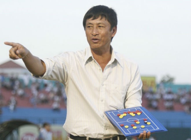 HLV Vu Quang Bao va duyen no voi bong da xu Nghe hinh anh